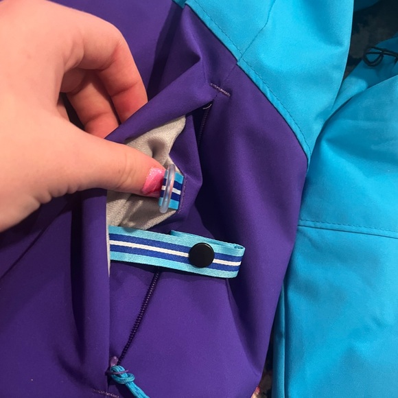 Obermeyer White and Blue Ski Jacket - Picture 13 of 16